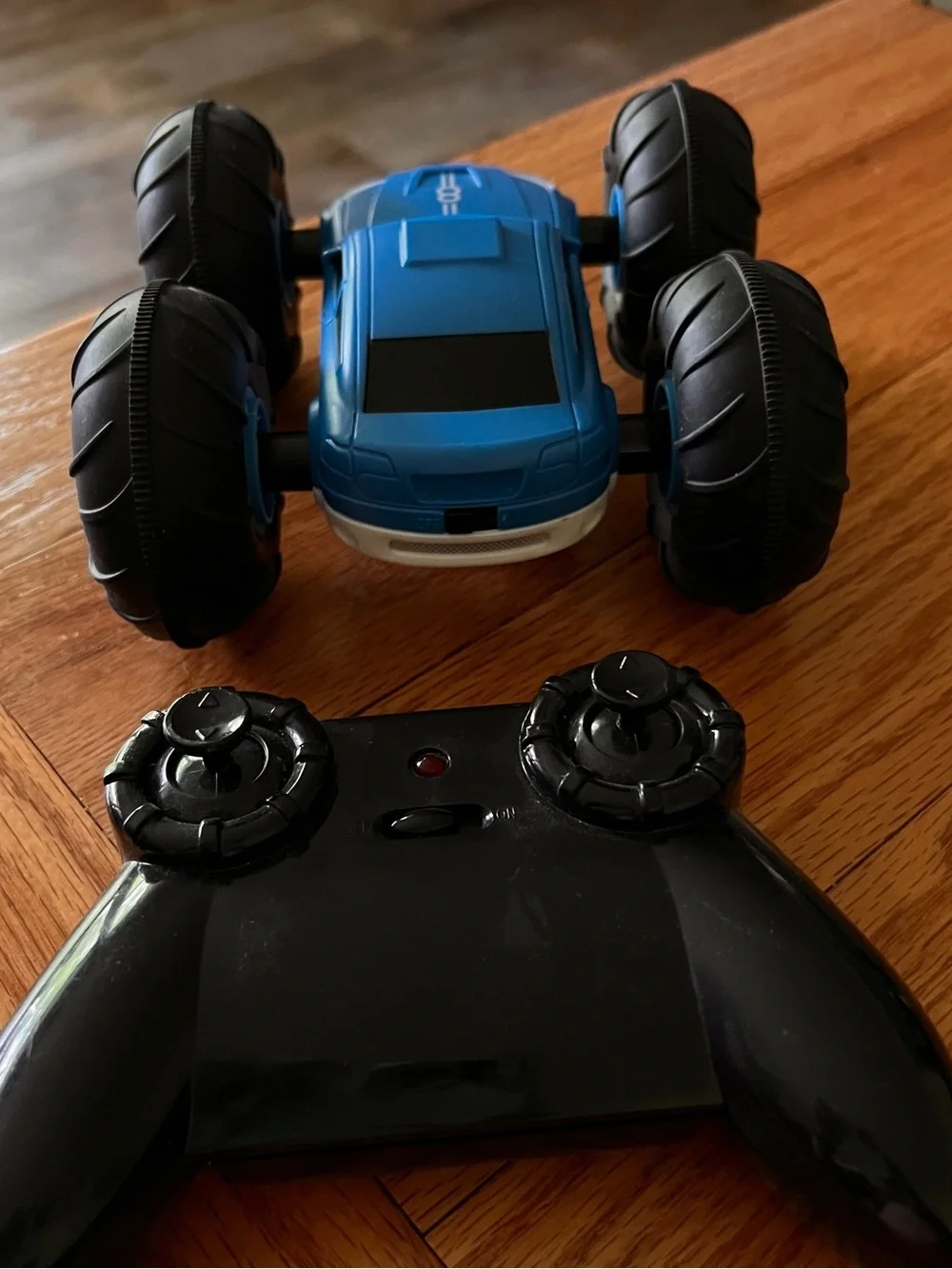 Sharper Image Flip Stunt Rally Blue Remote Control Stunt Vehicle